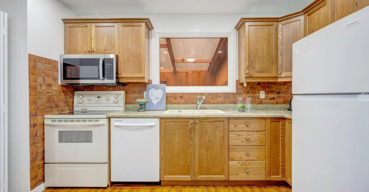 77 Mccraney Street W, Oakville, ON, L6H 1H5 - 6