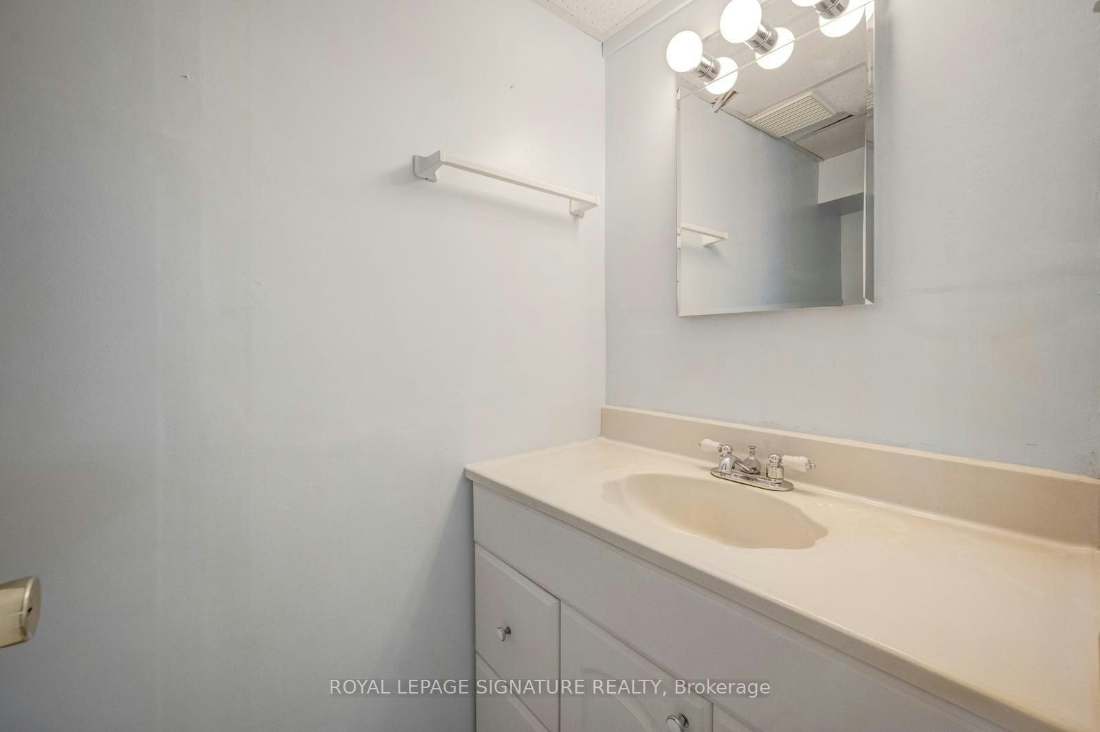 77 Mccraney Street W, Oakville, ON, L6H 1H5 - 34
