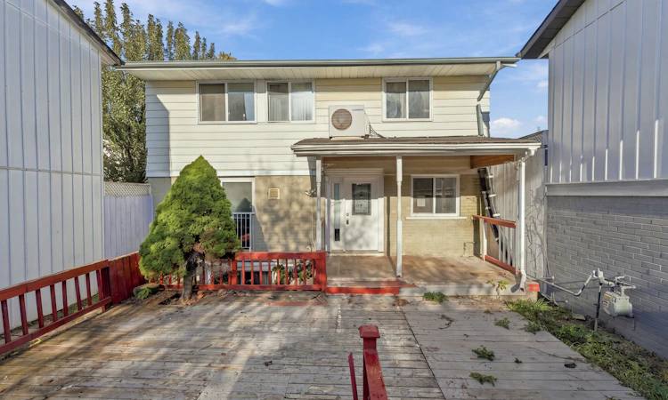 9 Hazelglen Court