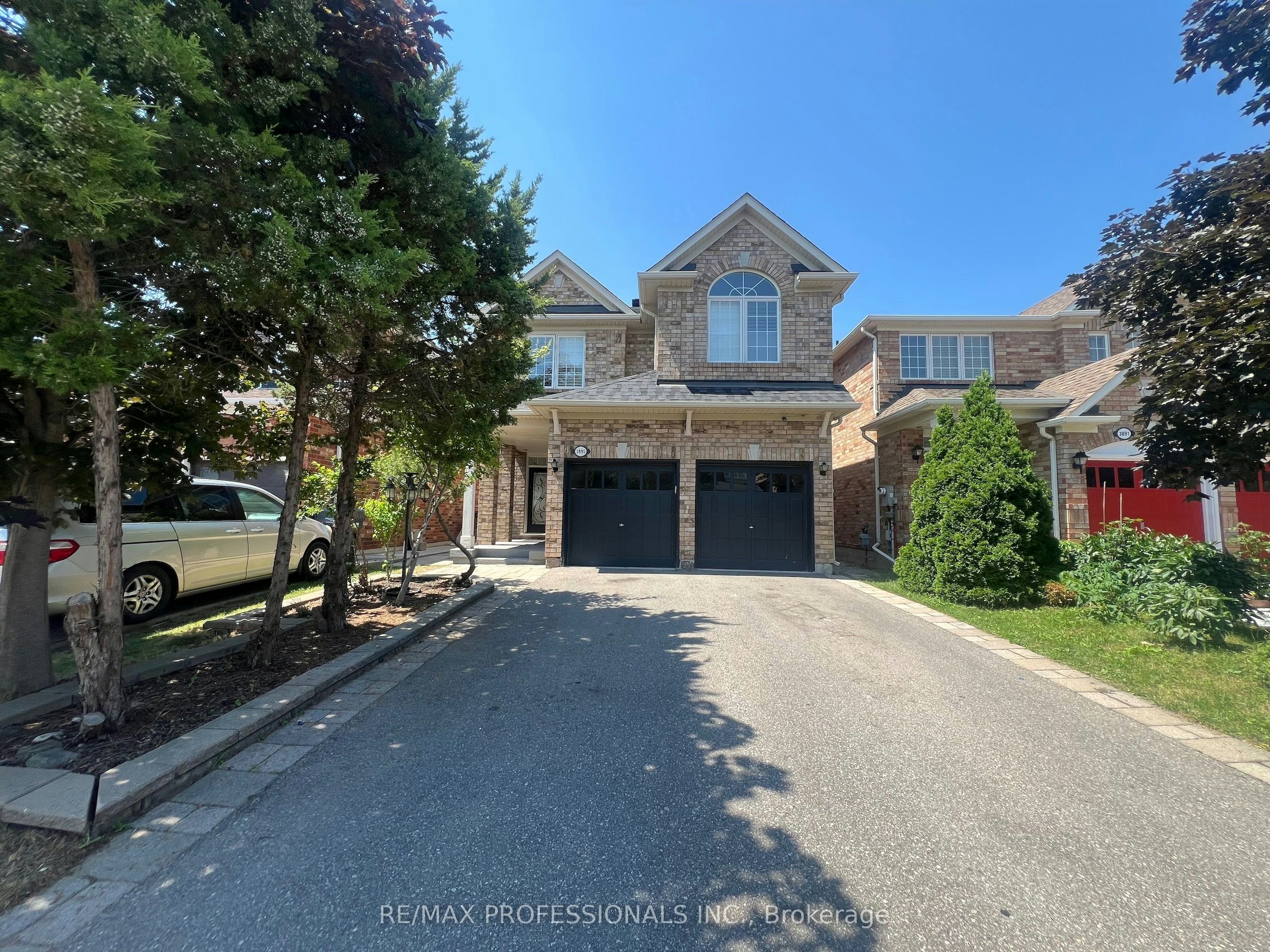 3895 Henrietta Way, Mississauga, ON, L5M 7Y4