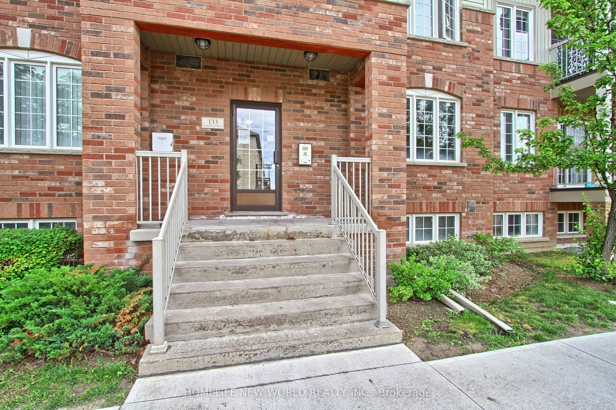 3-133 Isaac Devins Boulevard, Toronto, ON, M9M 0C4 - 2