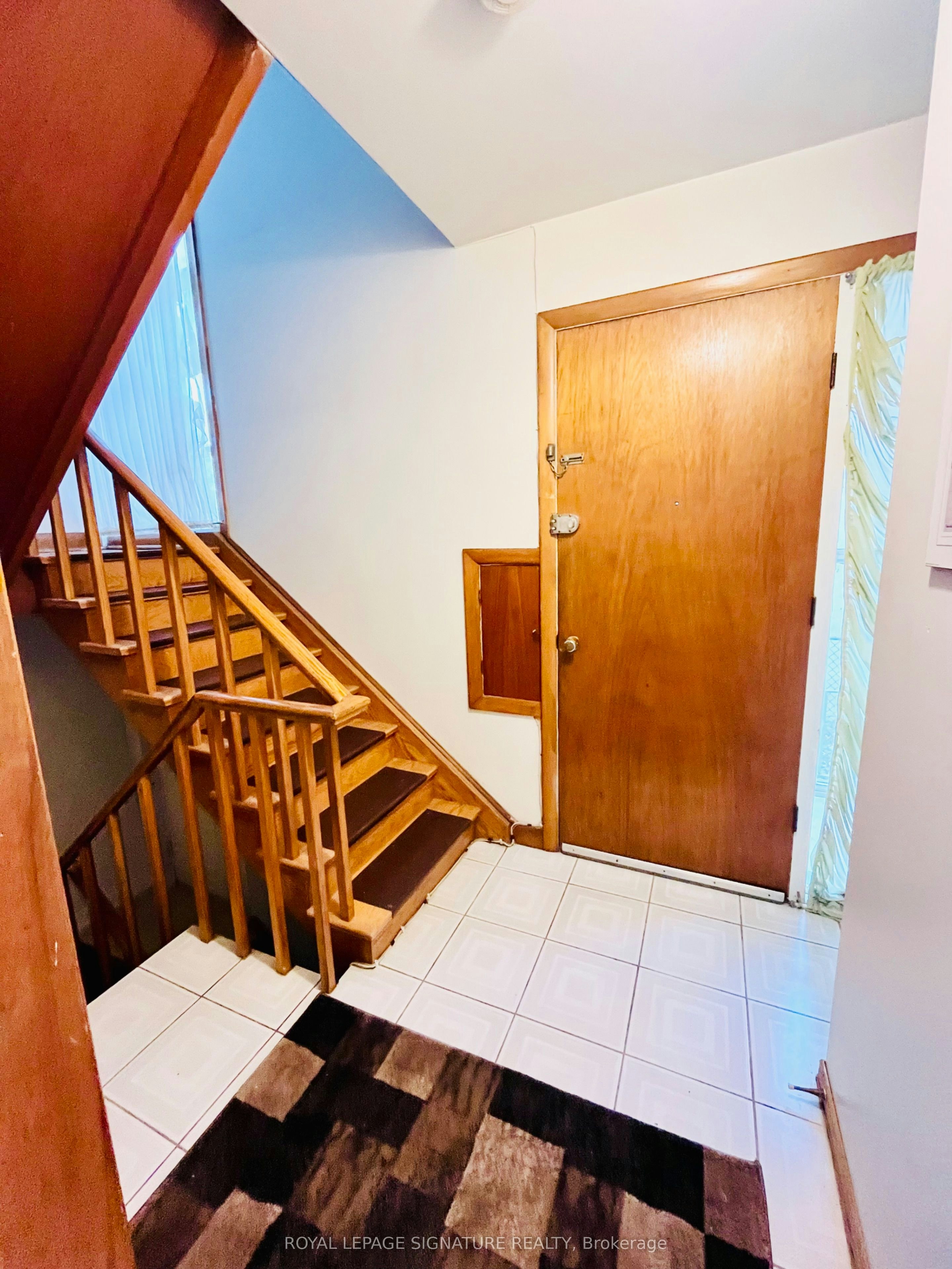 2nd floor-214 Queenslea Avenue, Toronto, ON, M9N 2L6 - 2