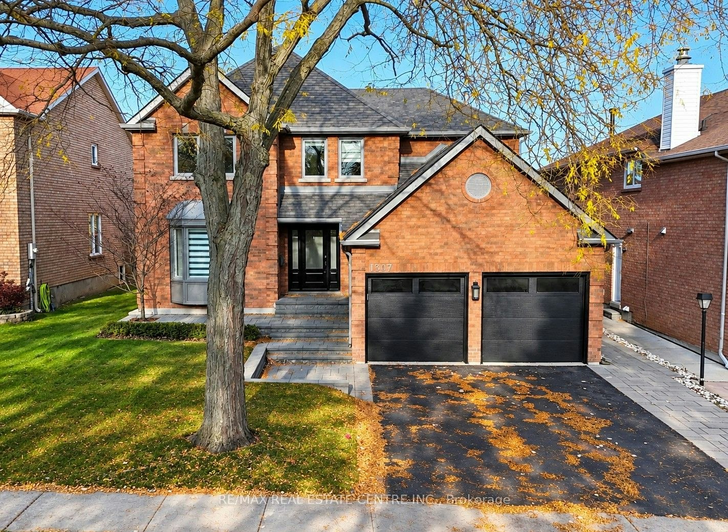1307 Saddler Circle, Oakville, ON, L6M 2X7