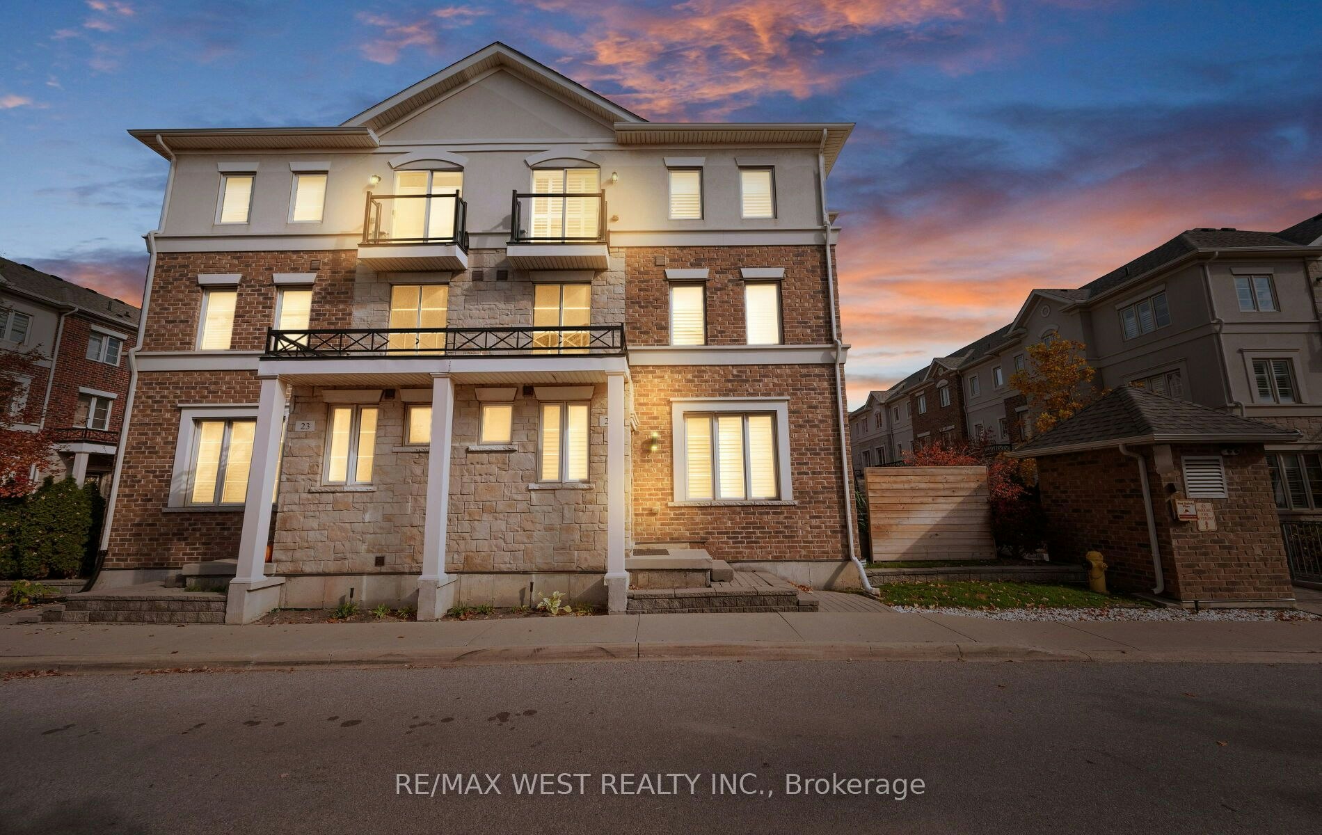 22-636 Evans Avenue, Toronto, ON, M8W 2W6