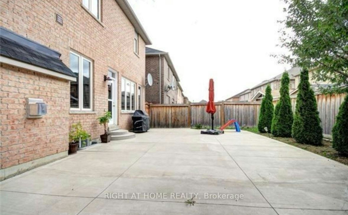 Main,2nd-65 Newington Crescent, Brampton, ON, L6P 3E8 - 4