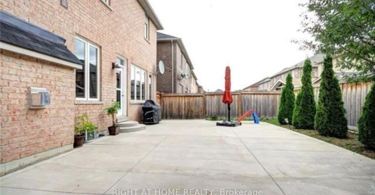 Main,2nd-65 Newington Crescent, Brampton, ON, L6P 3E8 - 4