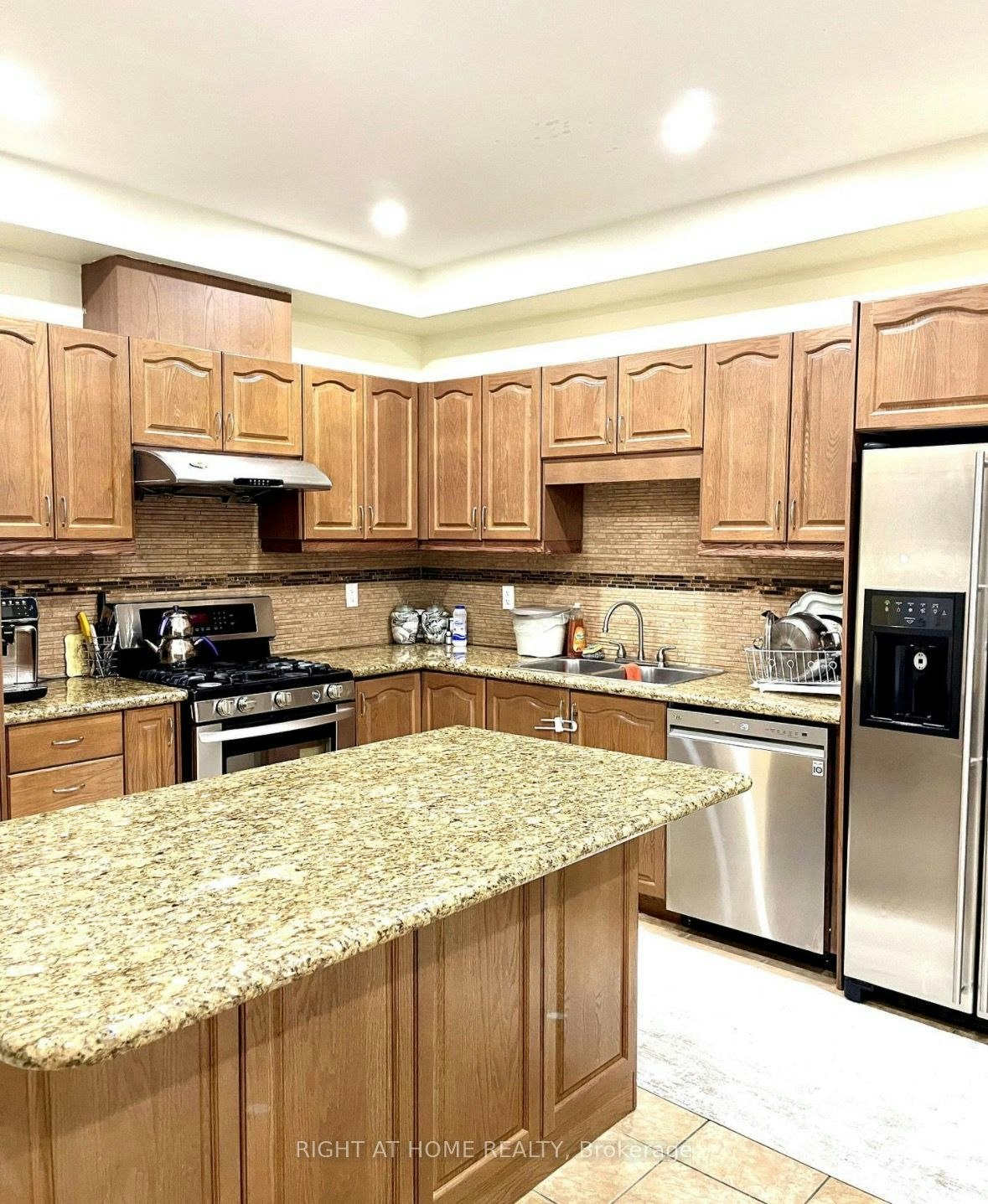 Main,2nd-65 Newington Crescent, Brampton, ON, L6P 3E8 - 9