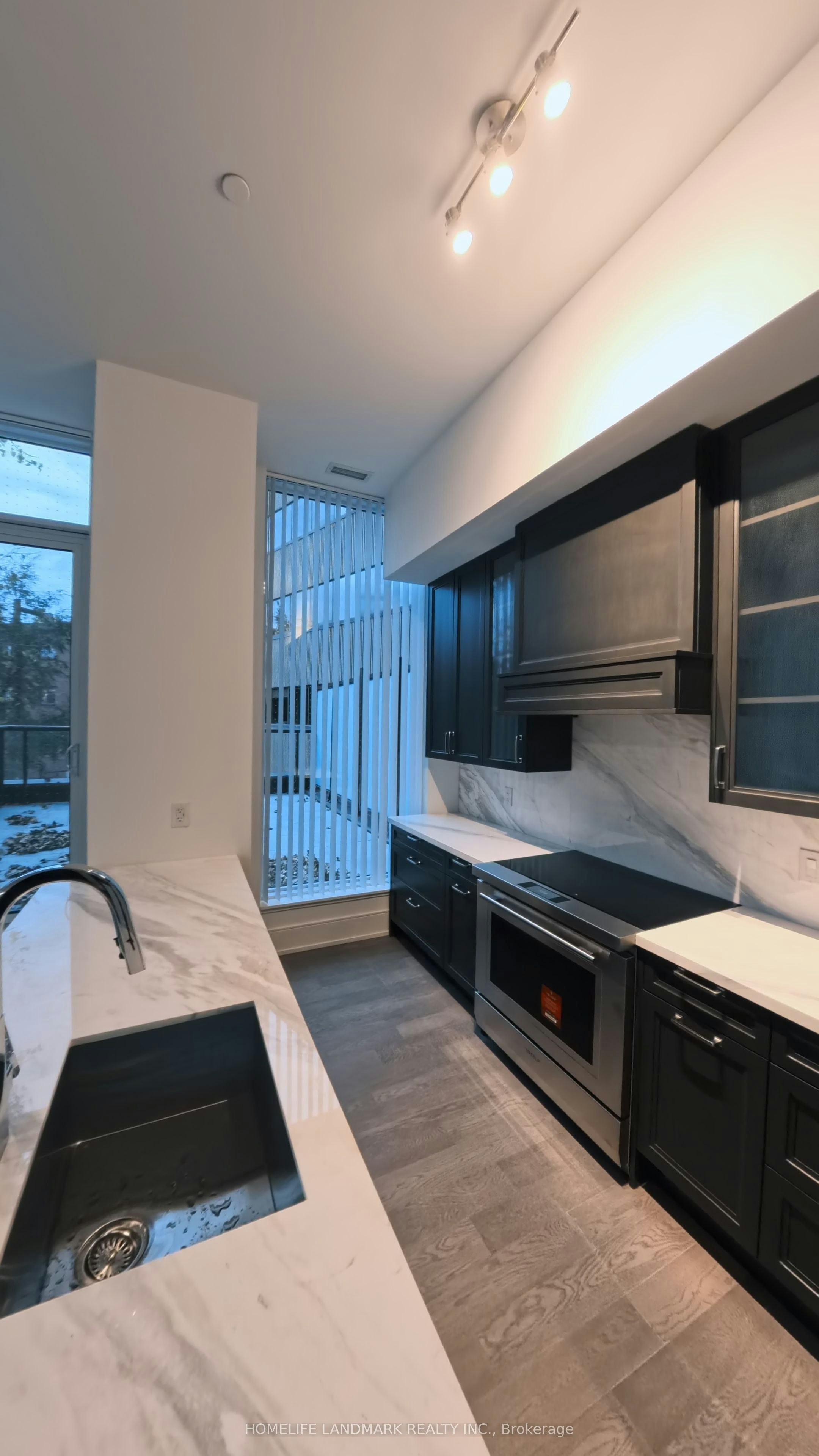 203-2450 Bloor St Street W, Toronto, ON, M6S 0A9 - 6