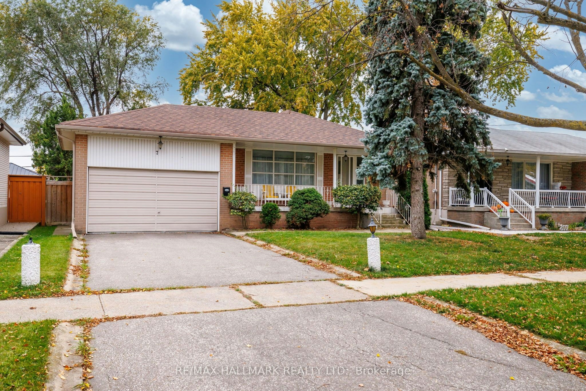 7 Mancroft Crescent, Toronto, ON, M9W 3G1