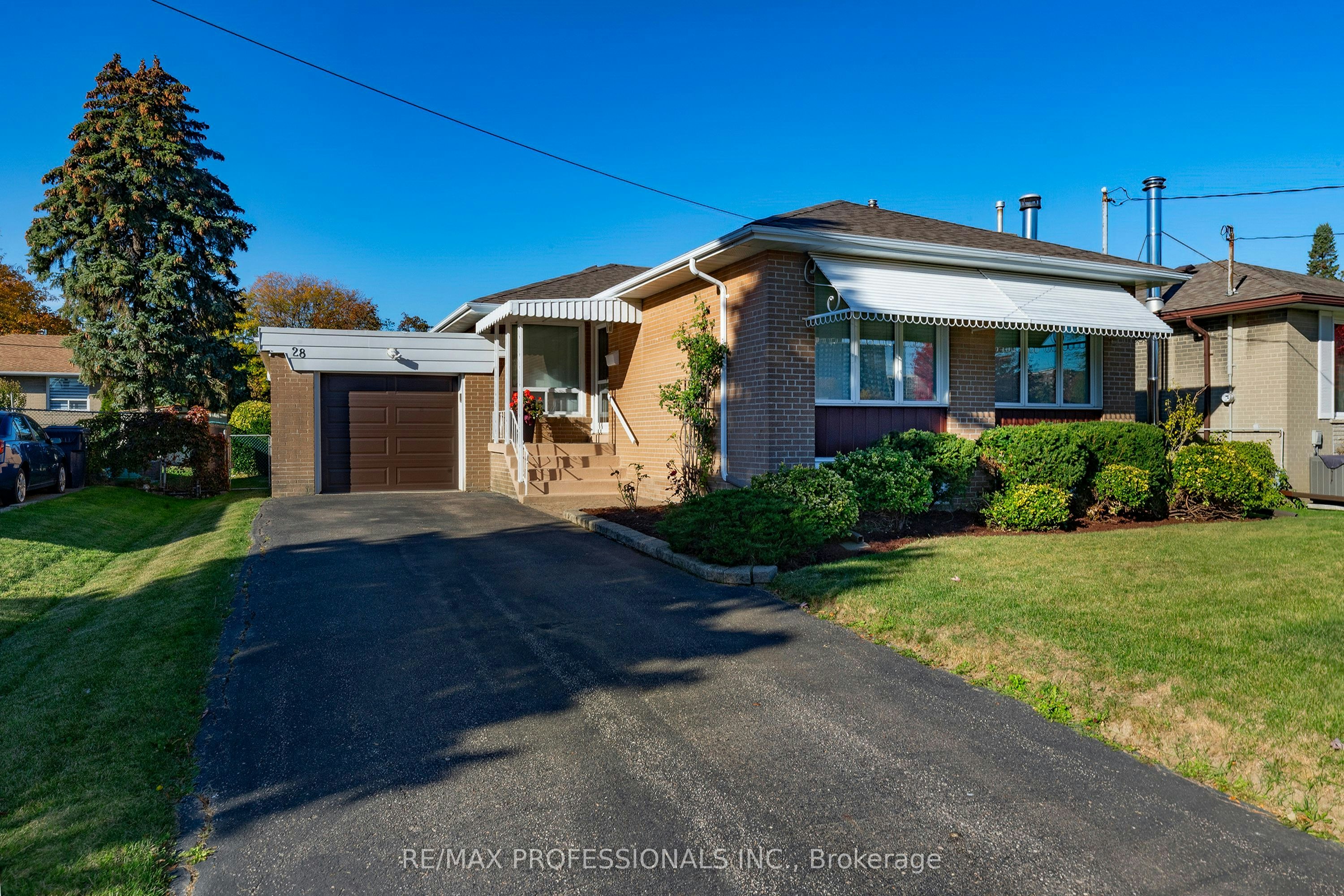 28 Crendon Drive, Toronto, ON, M9C 3G4