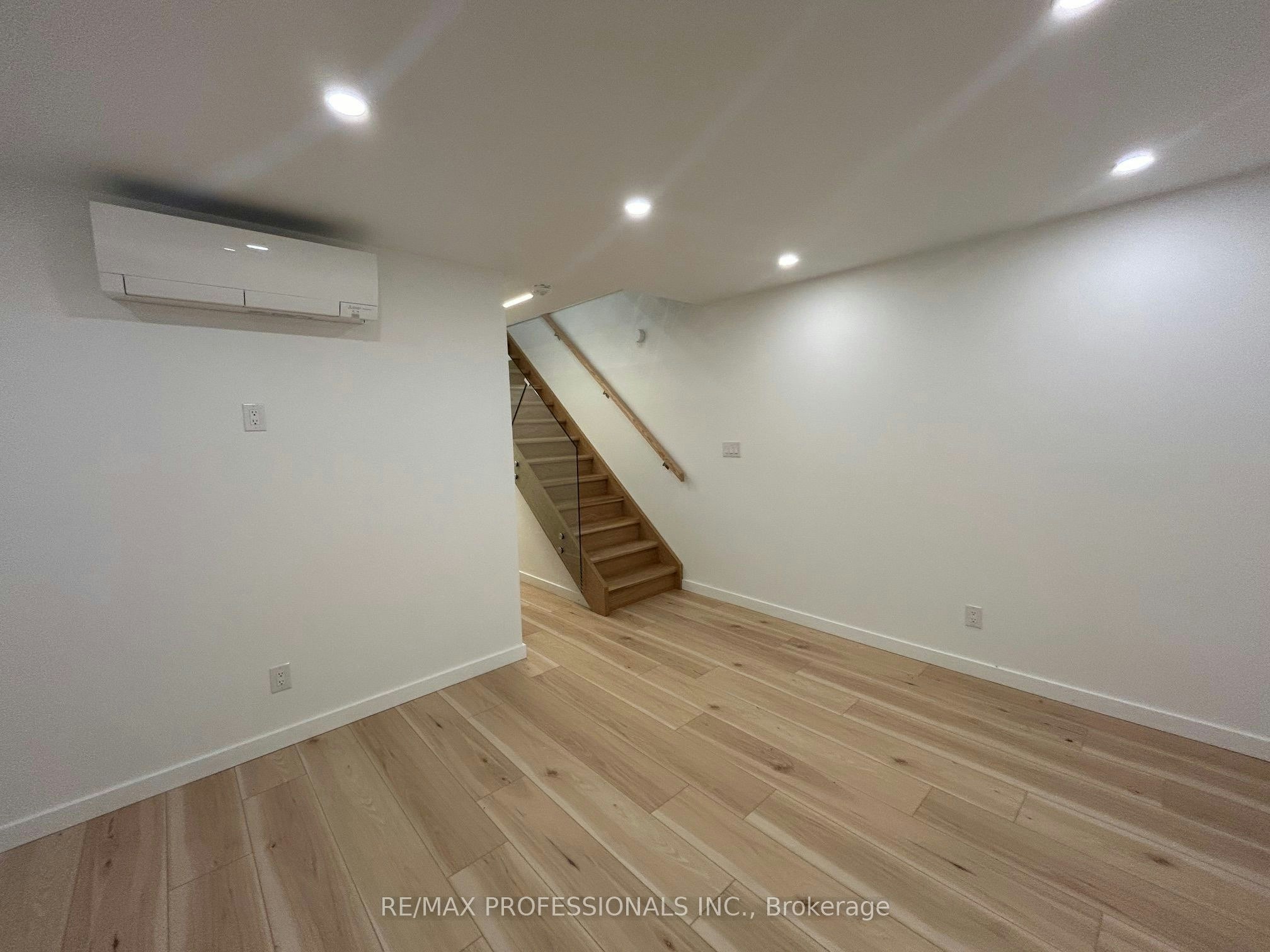 236 Fairview Avenue, Toronto, ON, M6P 3A5 - 4