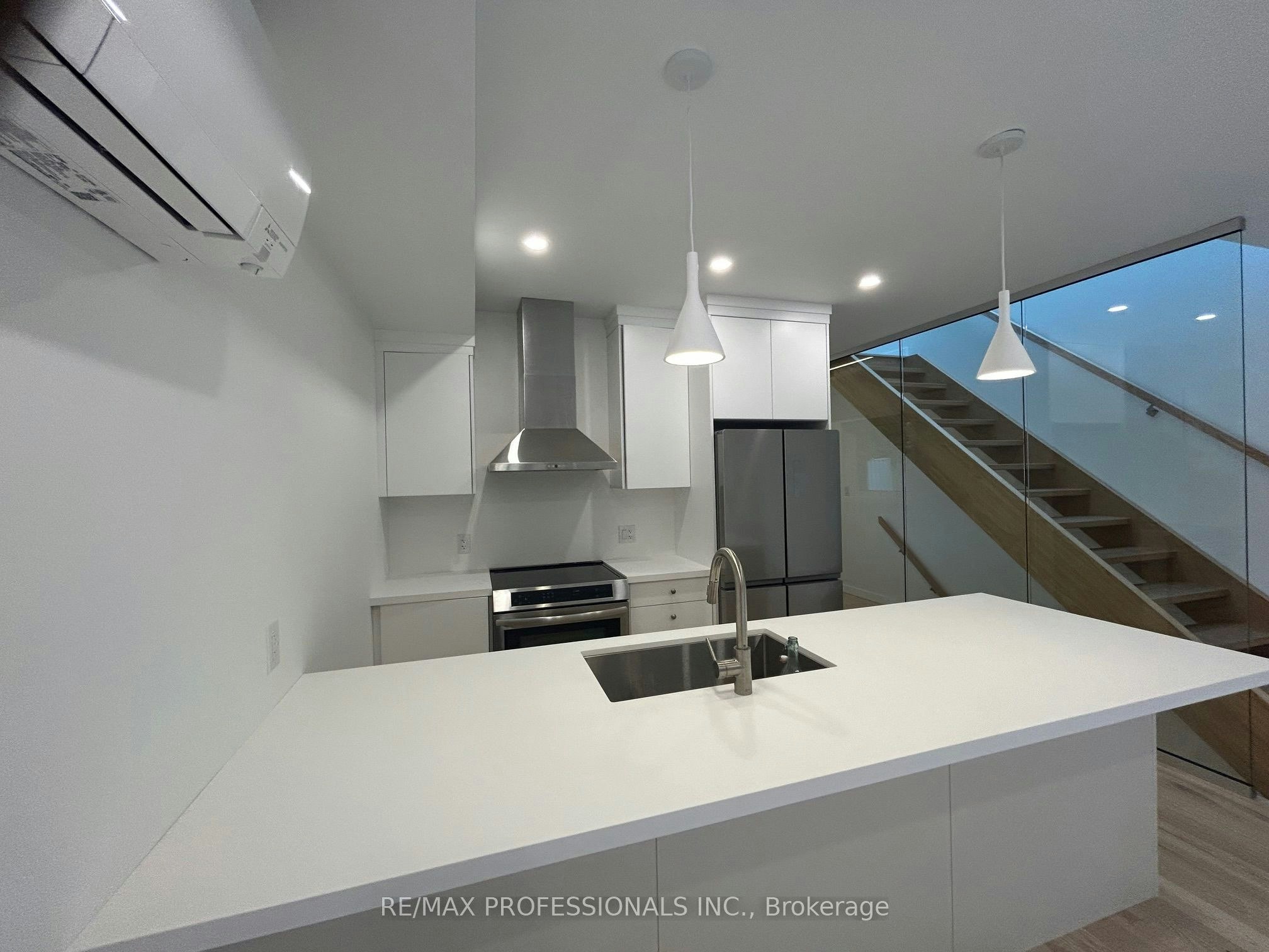236 Fairview Avenue, Toronto, ON, M6P 3A5 - 7