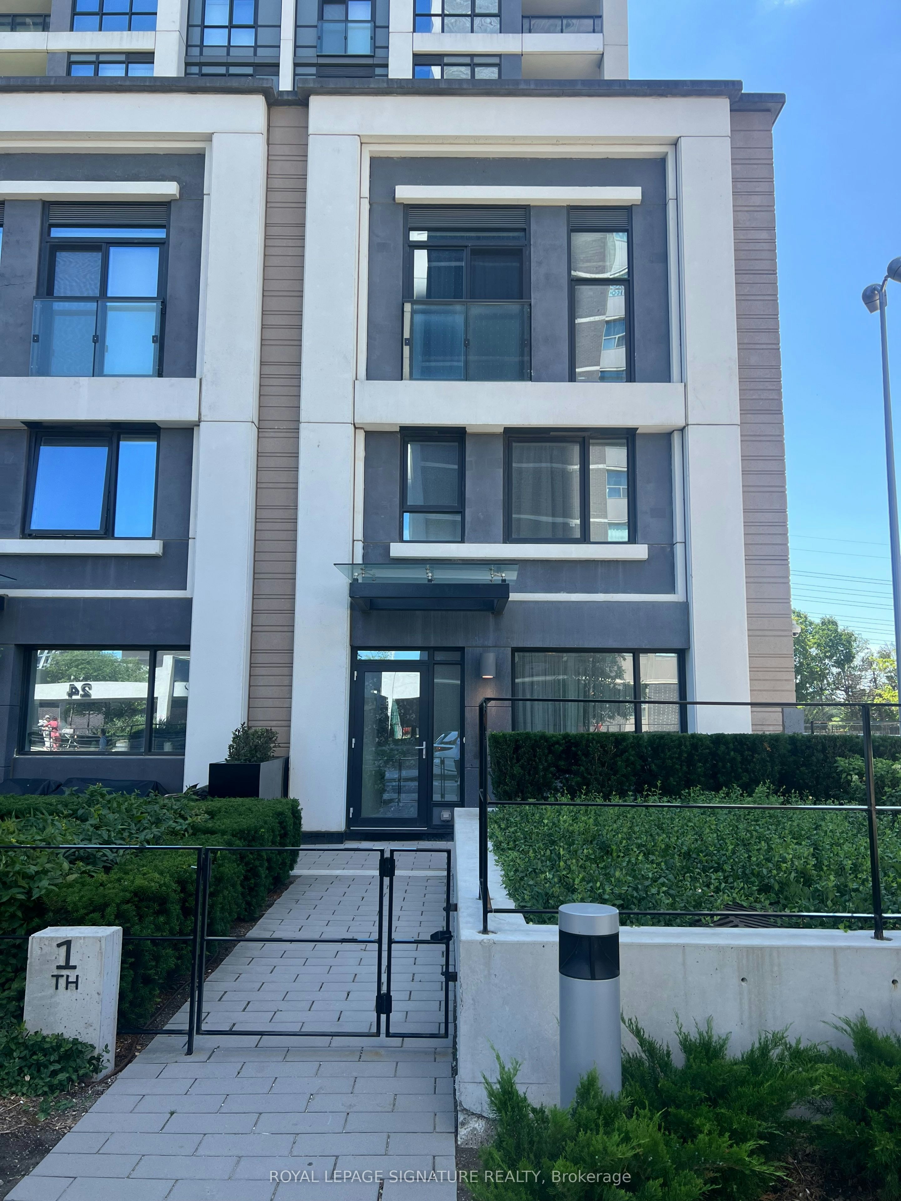 TH1-9 Mabelle Avenue, Toronto, ON, M9A 0E1