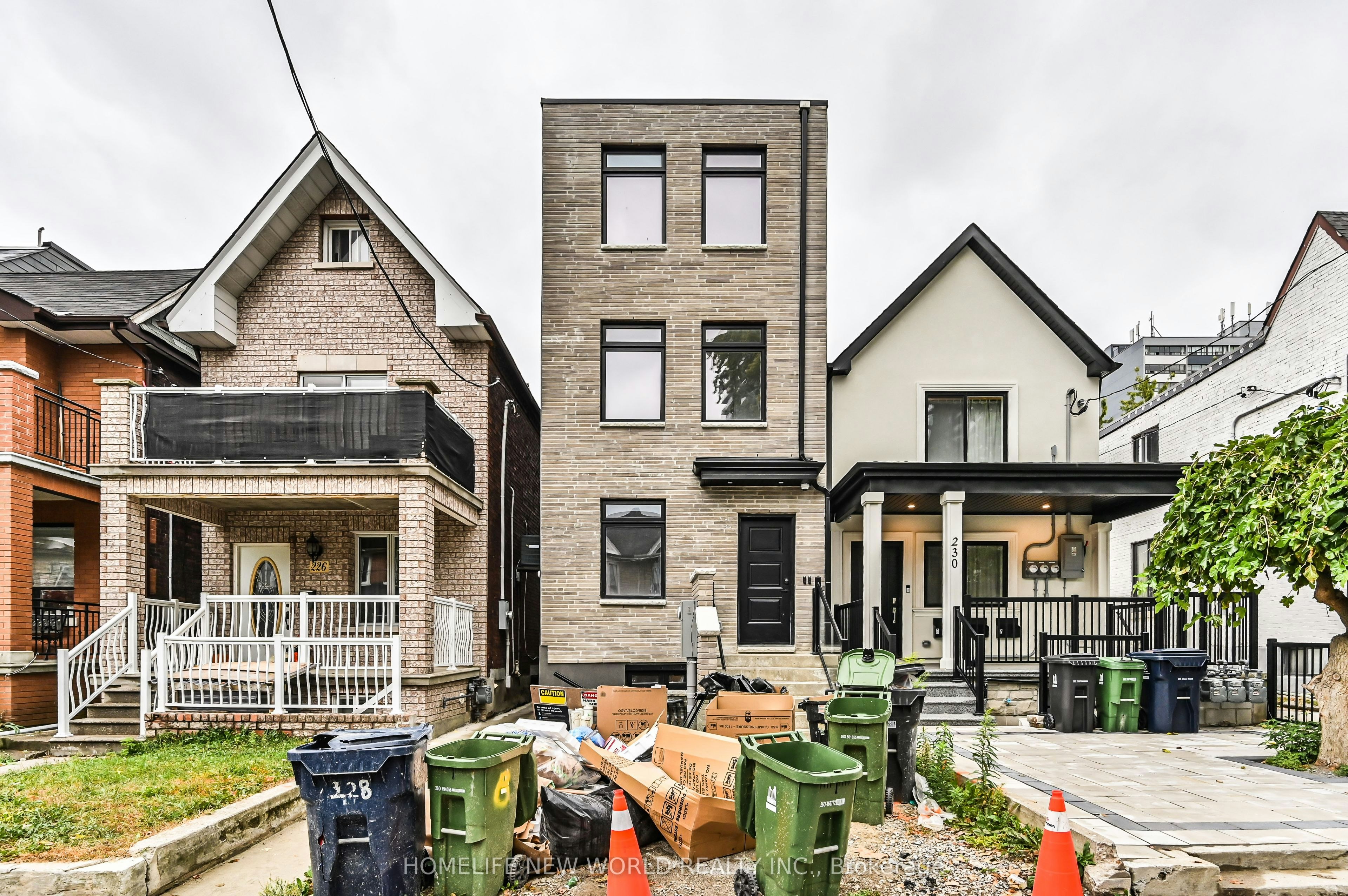 201-228 Emerson Avenue, Toronto, ON, M6H 3T6 - 14