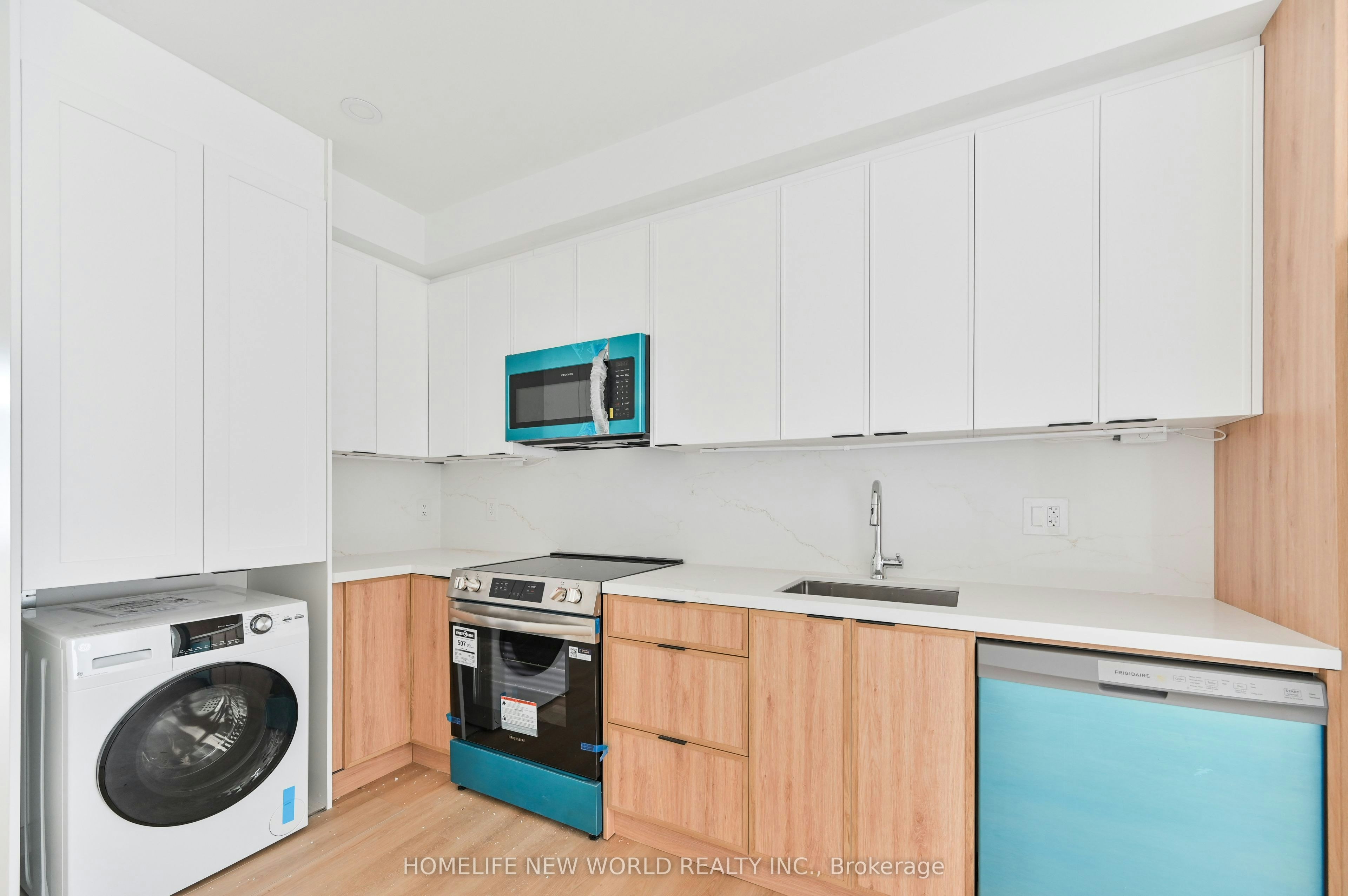 201-228 Emerson Avenue, Toronto, ON, M6H 3T6 - 7