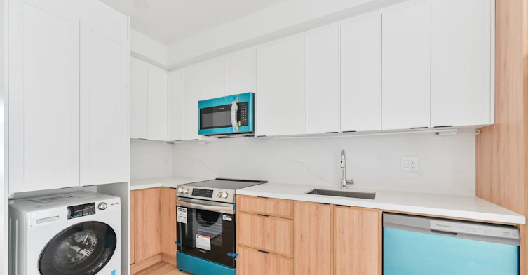201-228 Emerson Avenue, Toronto, ON, M6H 3T6 - 7