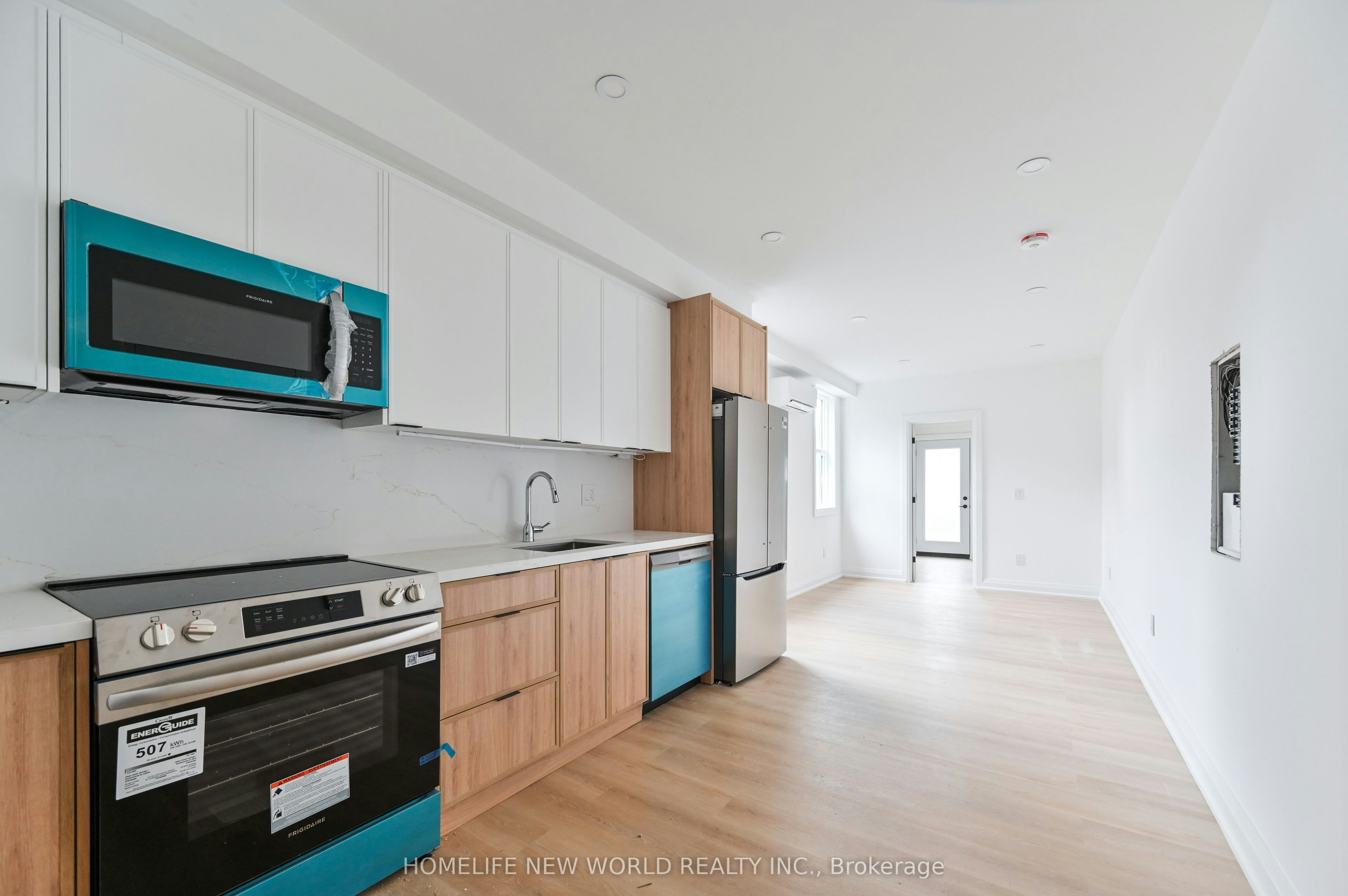 201-228 Emerson Avenue, Toronto, ON, M6H 3T6 - 8