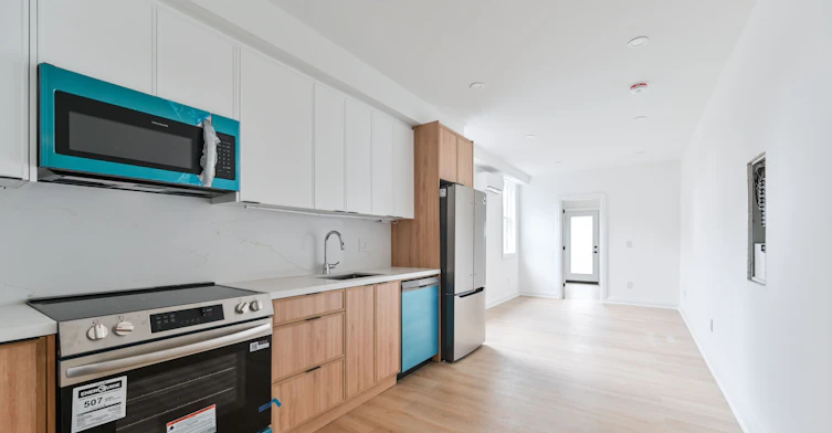 201-228 Emerson Avenue, Toronto, ON, M6H 3T6 - 8