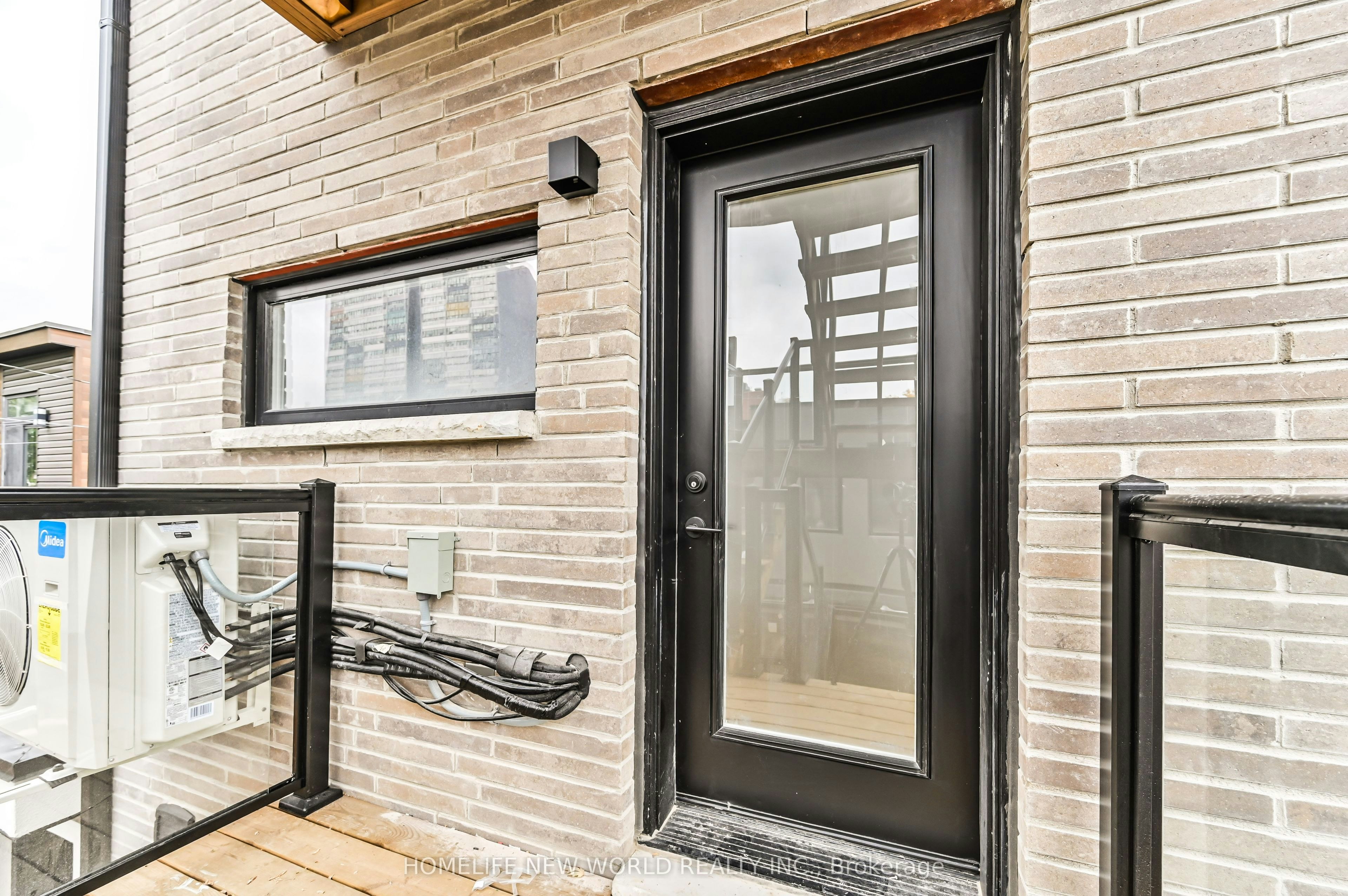 201-228 Emerson Avenue, Toronto, ON, M6H 3T6 - 12