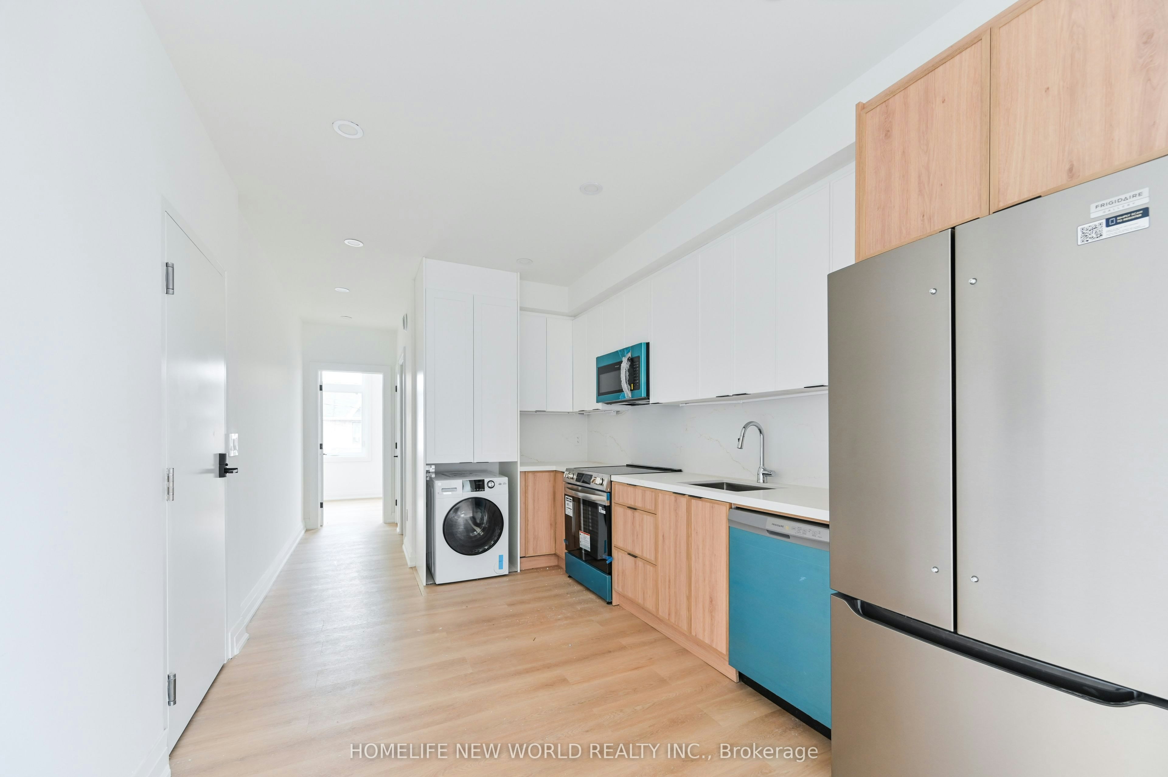 201-228 Emerson Avenue, Toronto, ON, M6H 3T6