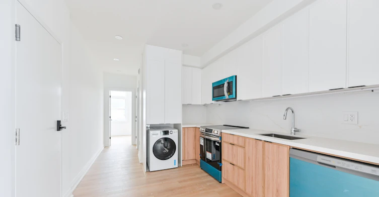 201-228 Emerson Avenue, Toronto, ON, M6H 3T6 - 6