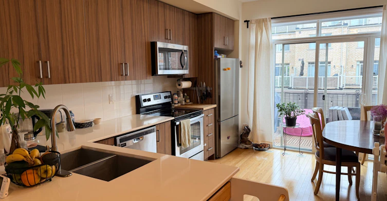 23 Edward Horton Crescent, Toronto, ON, M8Z 0E5 - 5