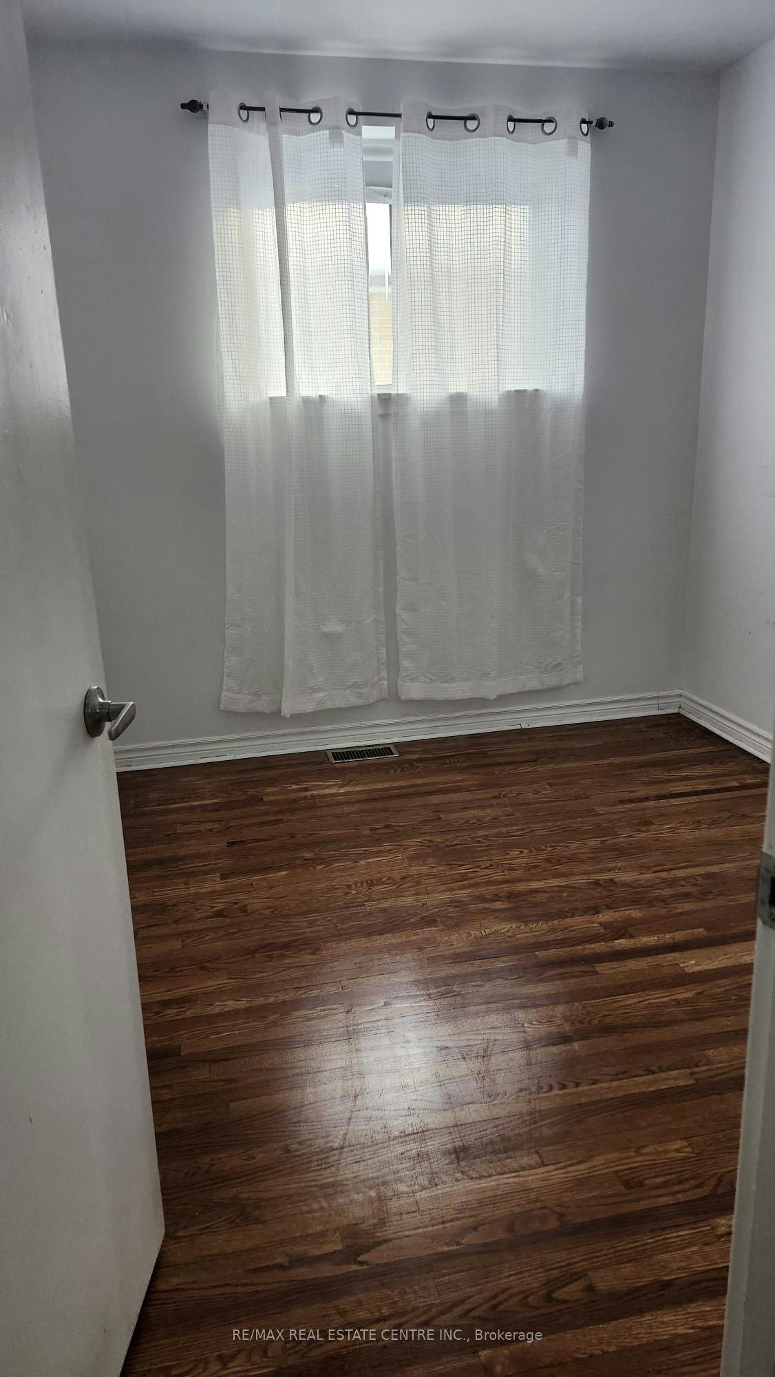 23 Avondale (Upper) Boulevard, Brampton, ON, L6T 1H1 - 2