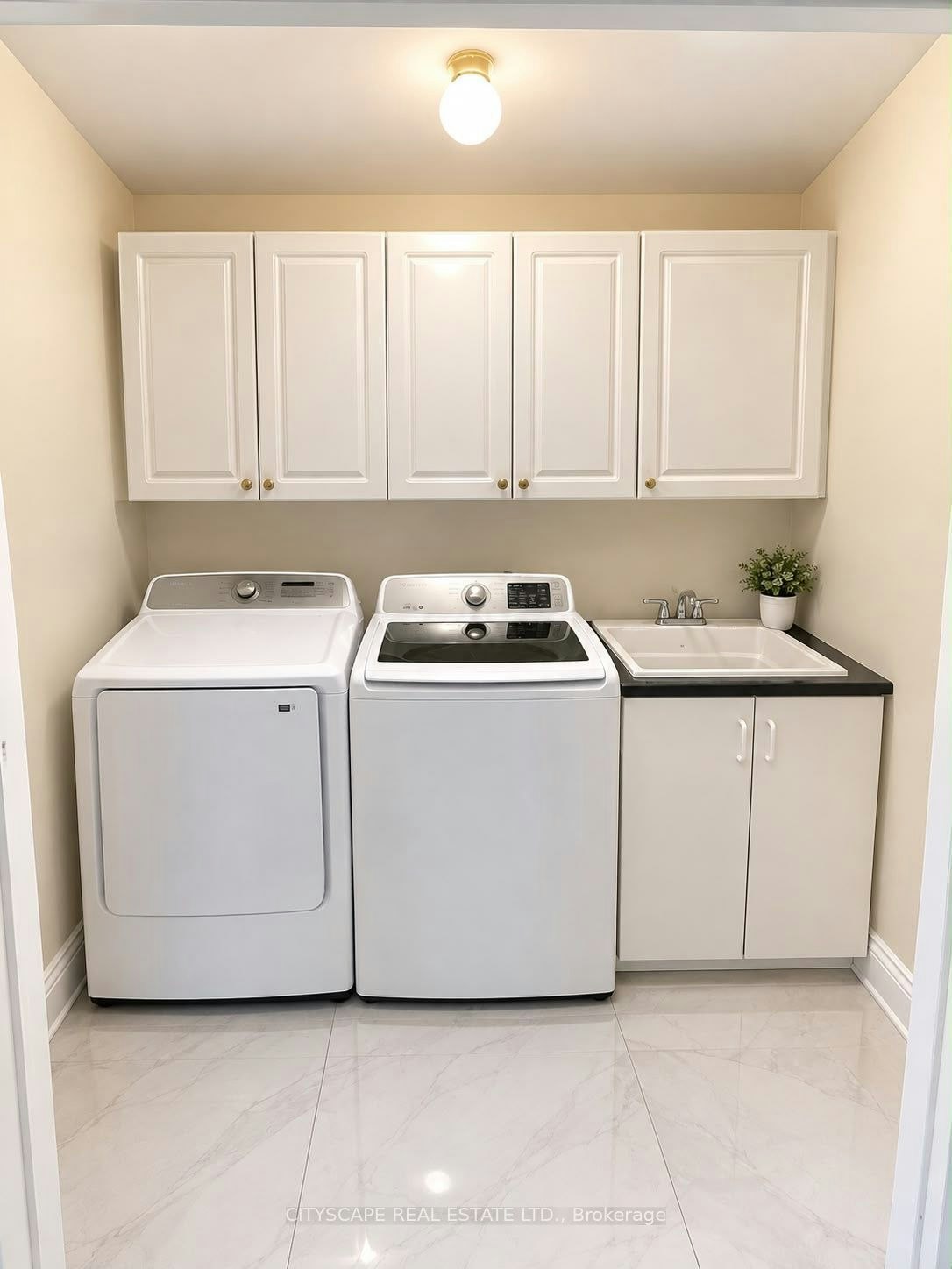5034 Moulin Rouge Crescent, Mississauga, ON, L5V 1R6 - 9