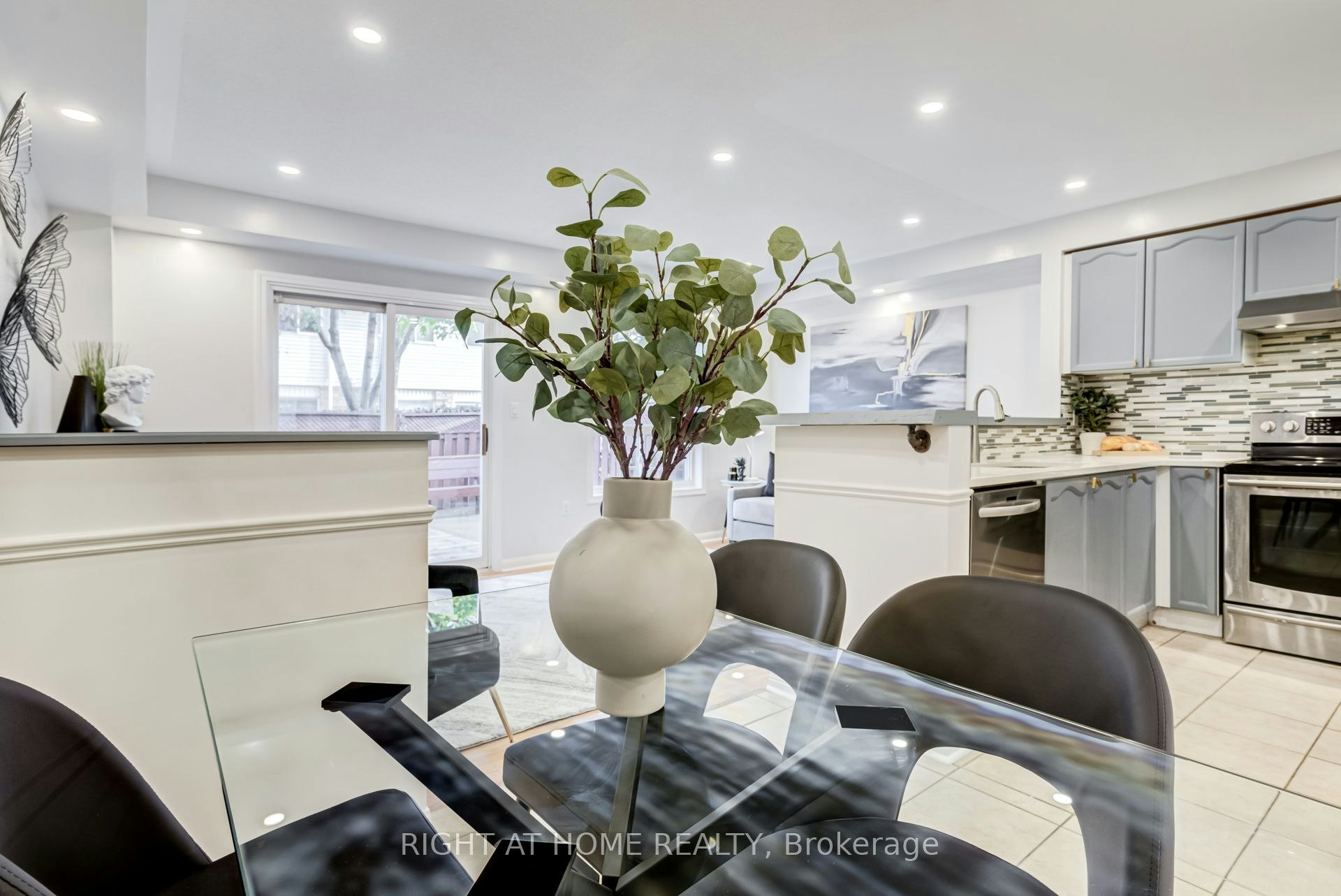 4398 Fairview Street, Burlington, ON, L7L 6S8 - 8