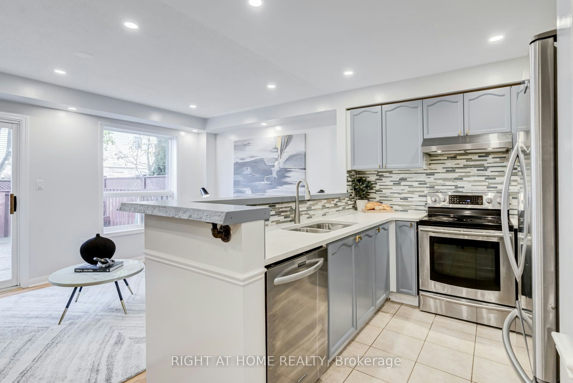 4398 Fairview Street, Burlington, ON, L7L 6S8 - 10