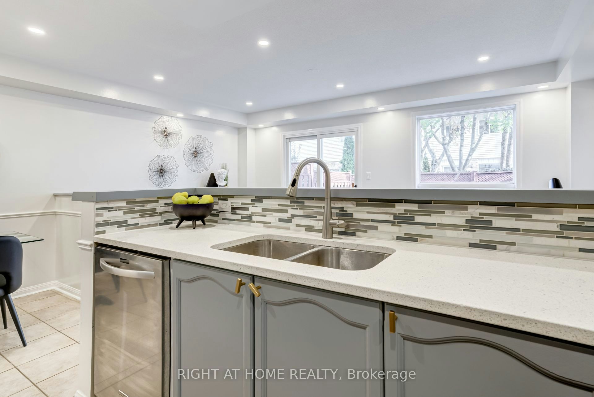 4398 Fairview Street, Burlington, ON, L7L 6S8 - 13