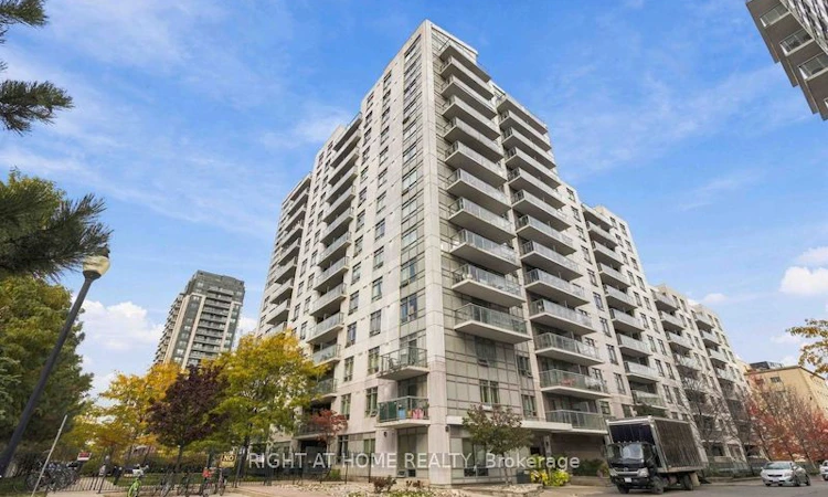 302-816 Lansdowne Avenue