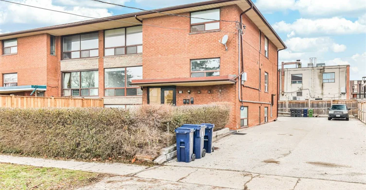 Lower-72 Winston Park Boulevard, Toronto, ON, M3K 1C3 - 17