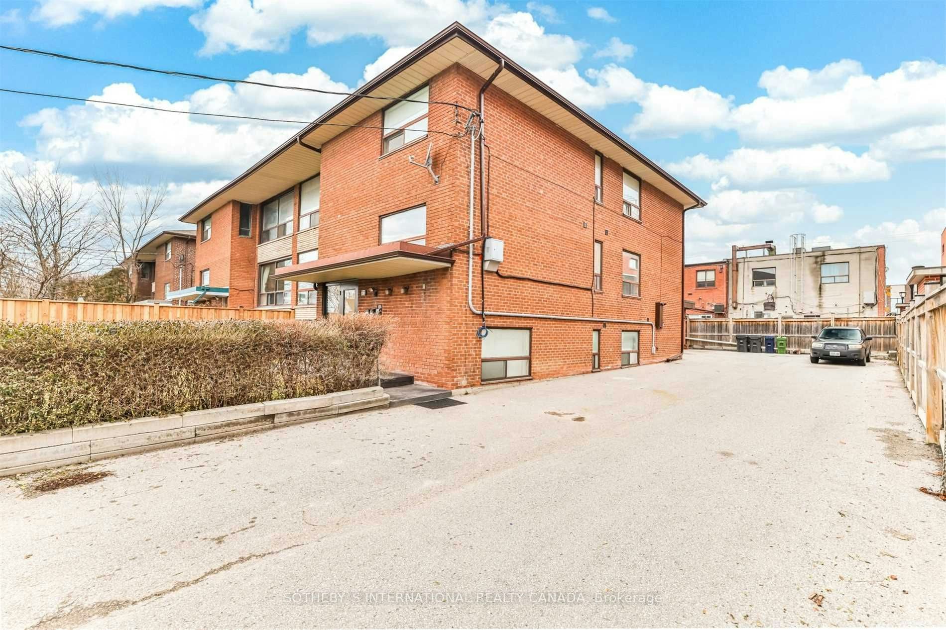 Lower-72 Winston Park Boulevard, Toronto, ON, M3K 1C3 - 18