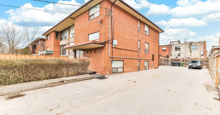 Lower-72 Winston Park Boulevard, Toronto, ON, M3K 1C3 - 18
