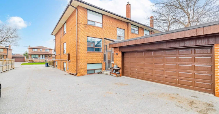 Lower-72 Winston Park Boulevard, Toronto, ON, M3K 1C3 - 21