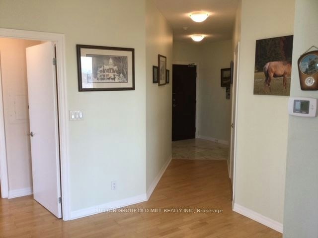 909-1359 Rathburn Road E, Mississauga, ON, L4W 5P7