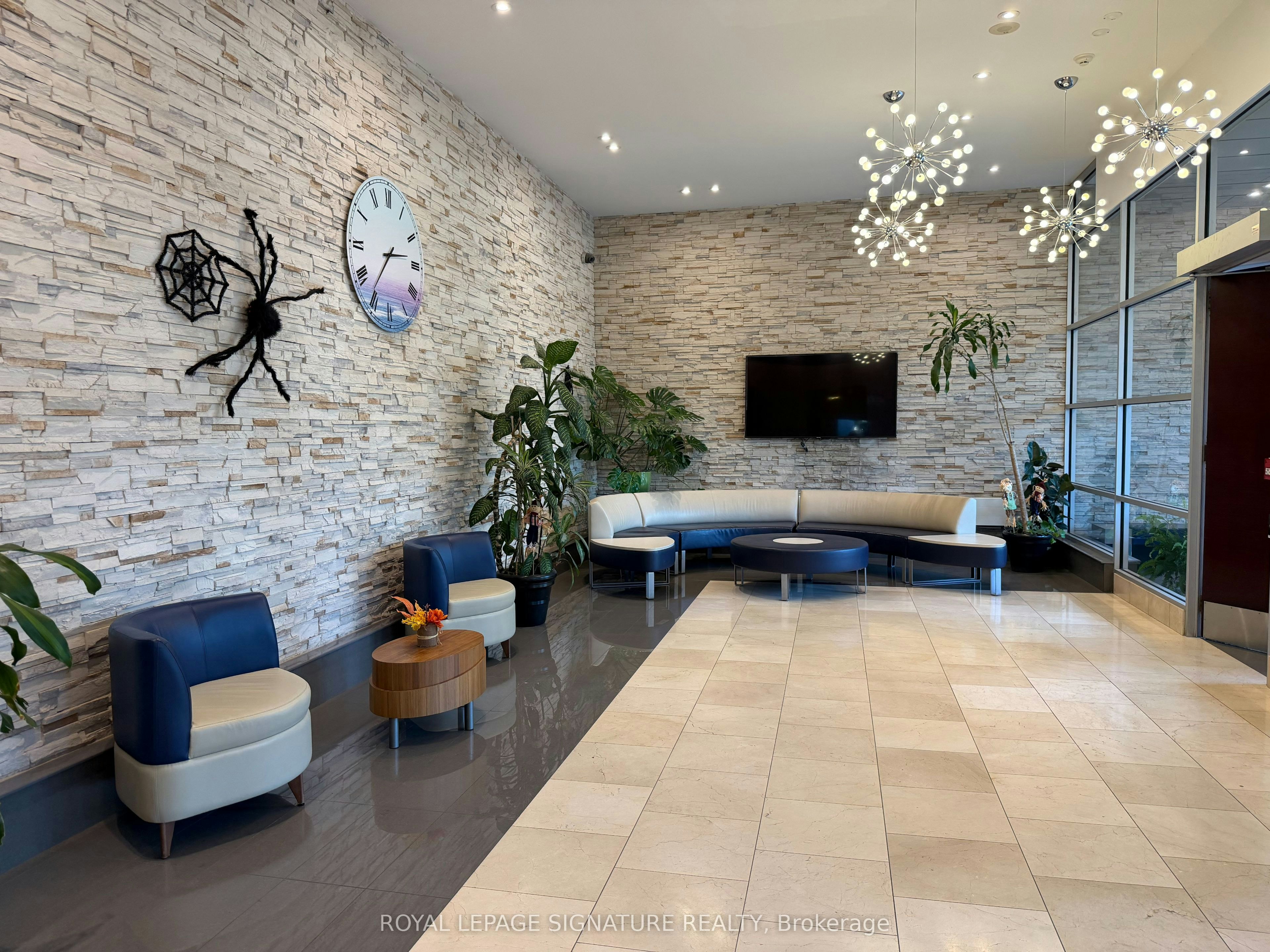 1909-3939 Duke Of York Boulevard, Mississauga, ON, L5B 4N2