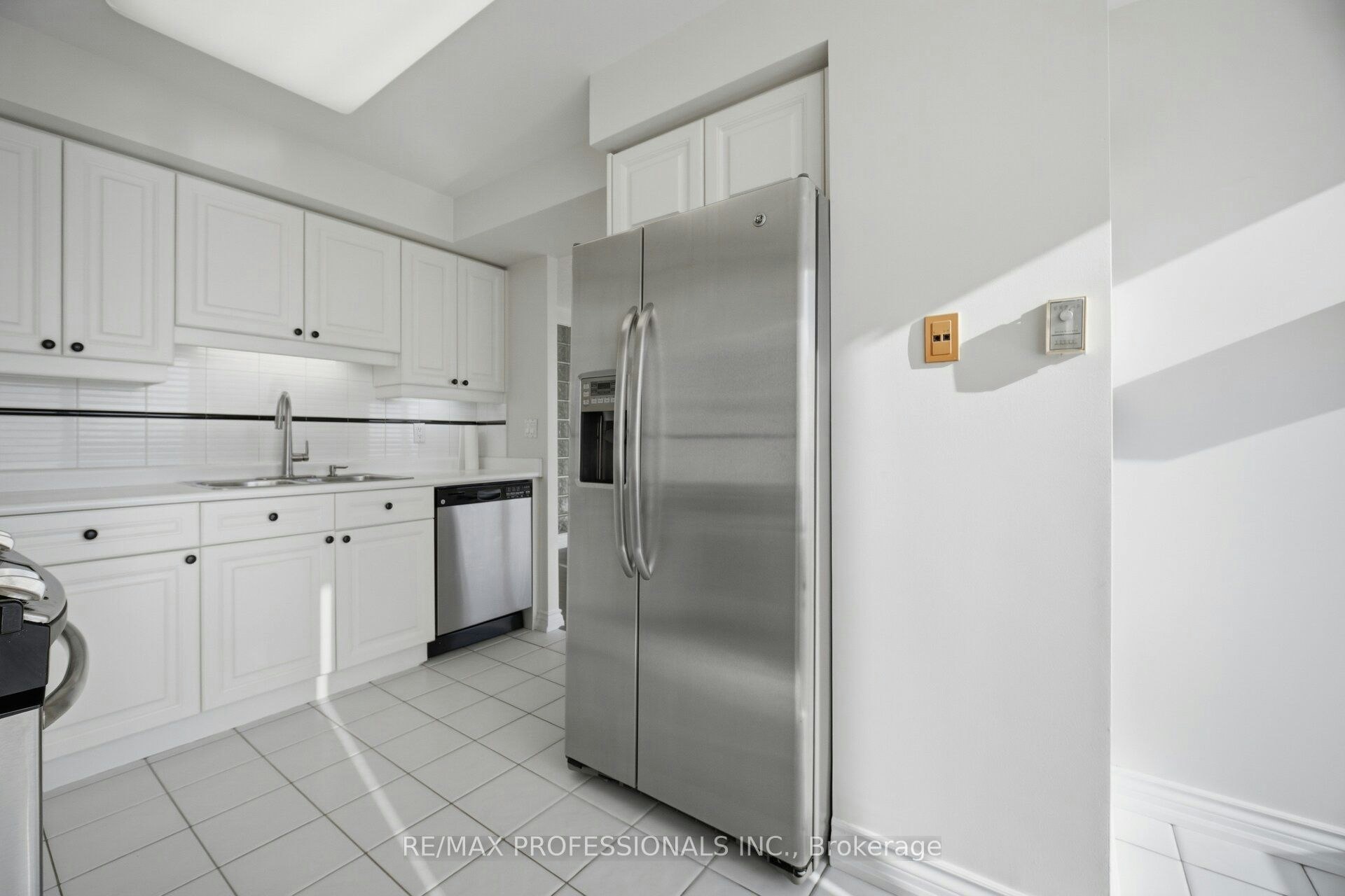 1004-1 Palace Pier Court, Toronto, ON, M8X 0A1 - 11