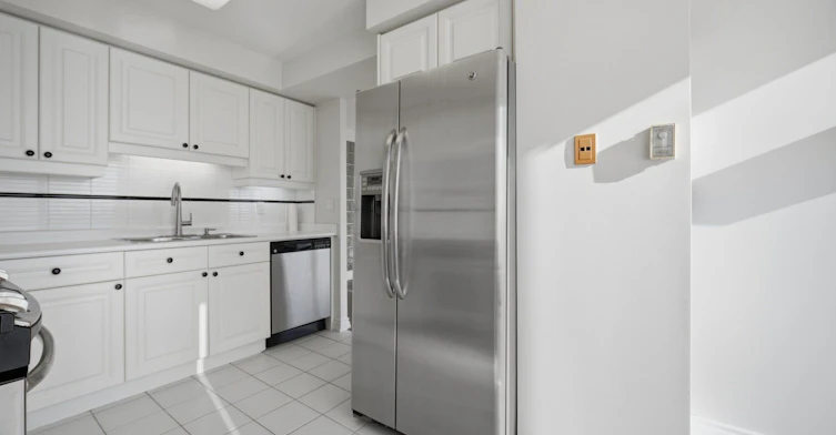 1004-1 Palace Pier Court, Toronto, ON, M8X 0A1 - 11