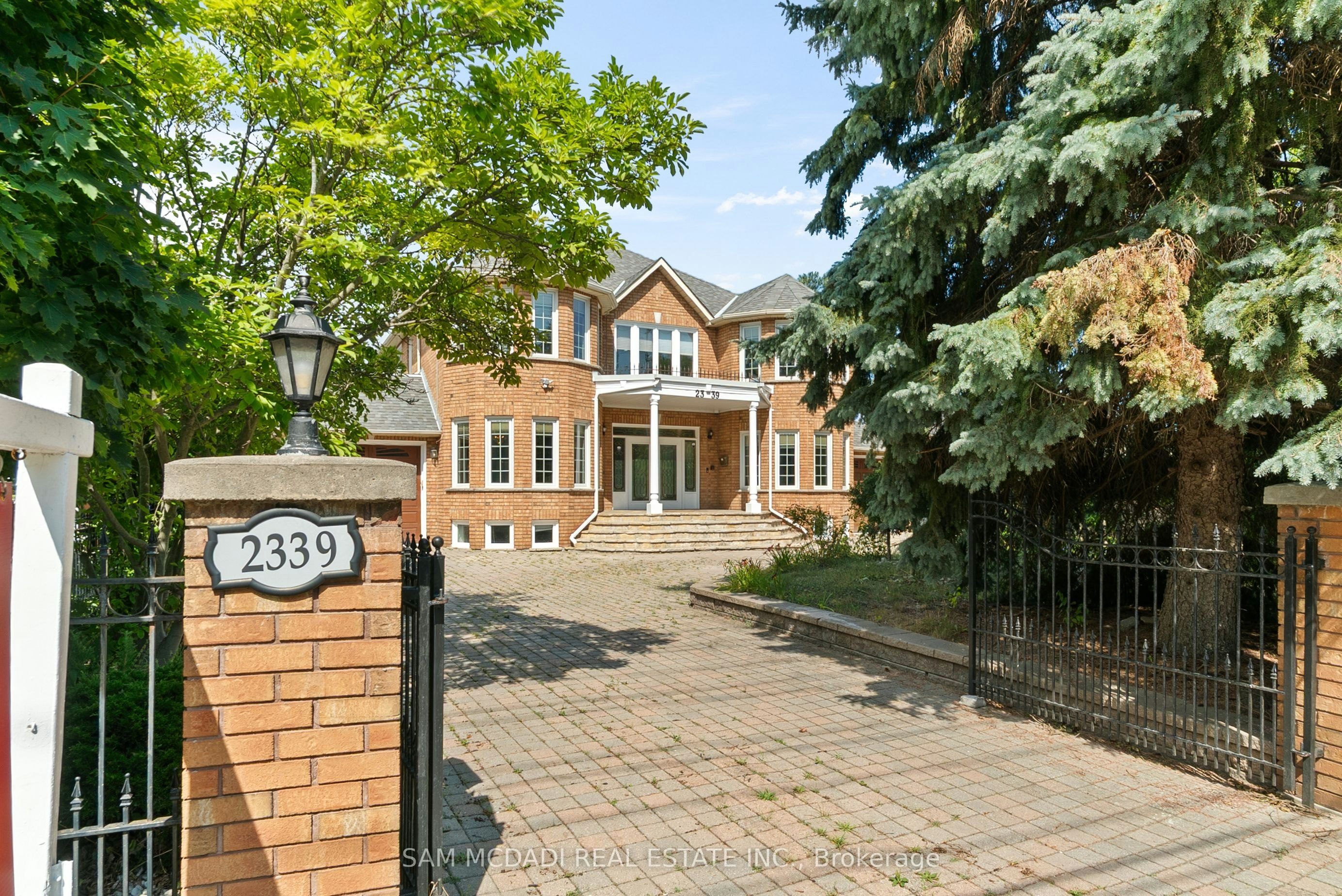 2339 Glengarry Road, Mississauga, ON, L5C 1Y1