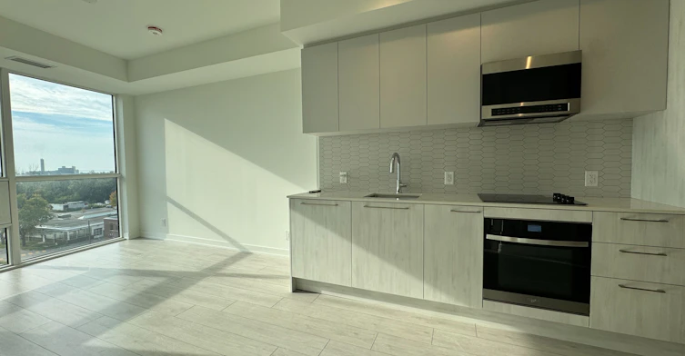 718-1381 Lakeshore Road E, Mississauga, ON, L5E 1G6 - 2