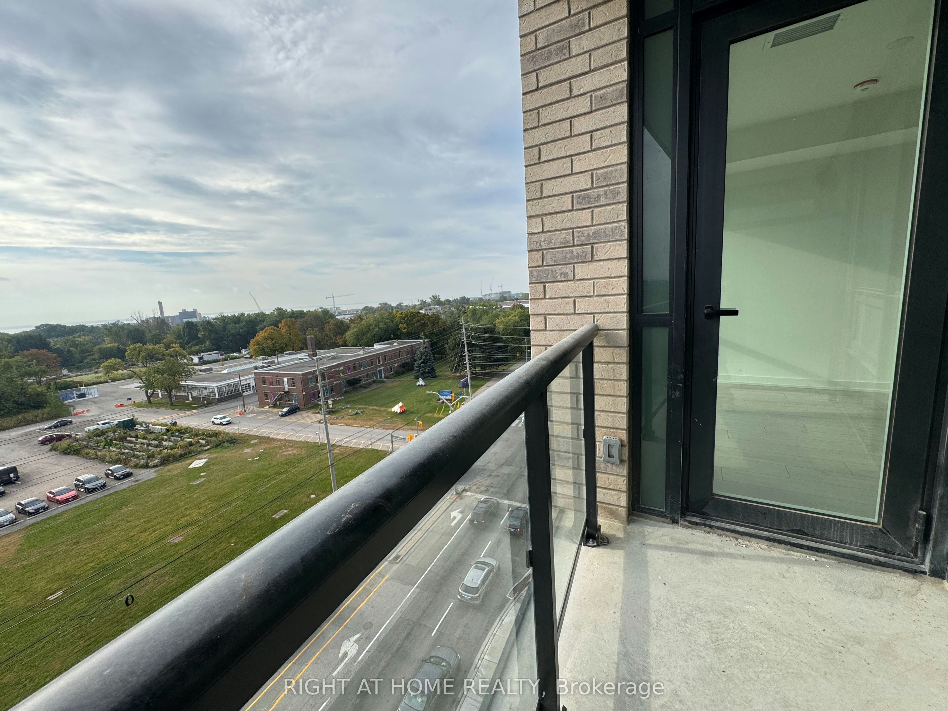 718-1381 Lakeshore Road E, Mississauga, ON, L5E 1G6 - 18