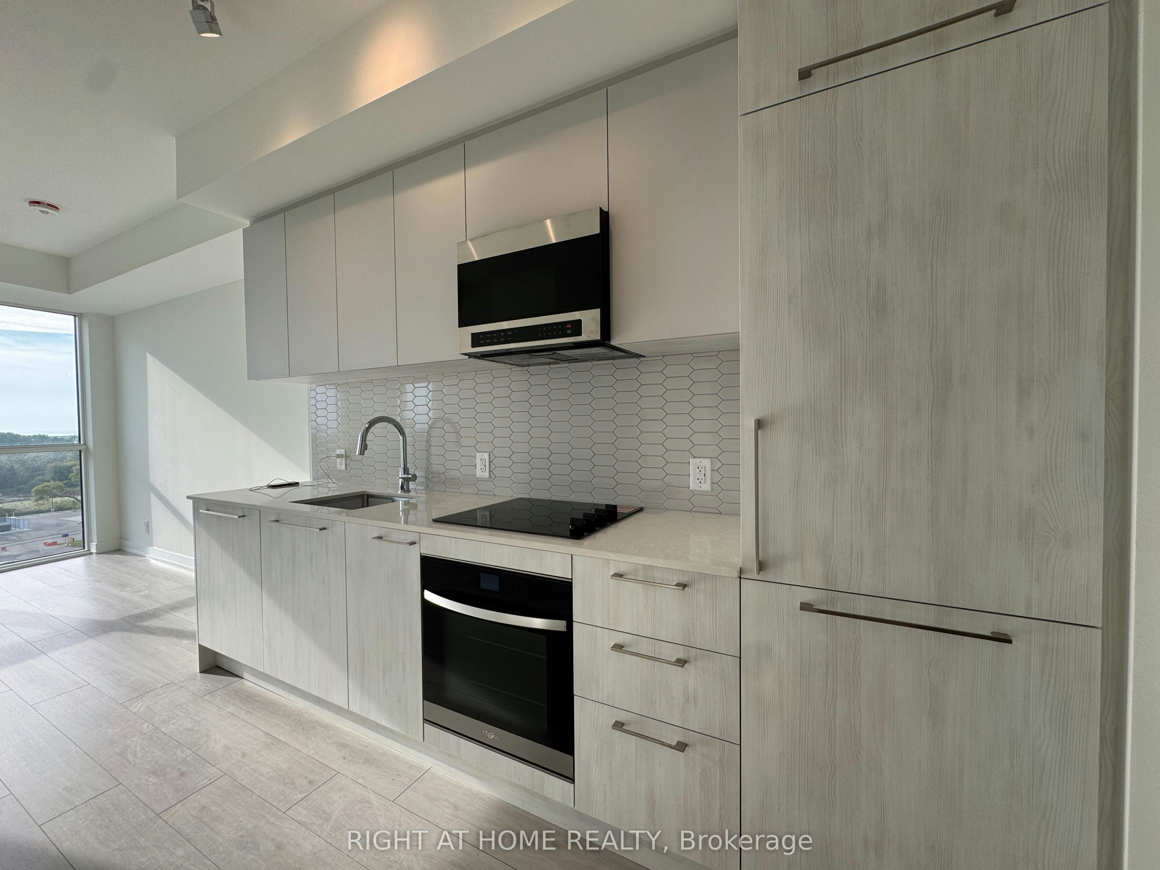 718-1381 Lakeshore Road E, Mississauga, ON, L5E 1G6 - 3