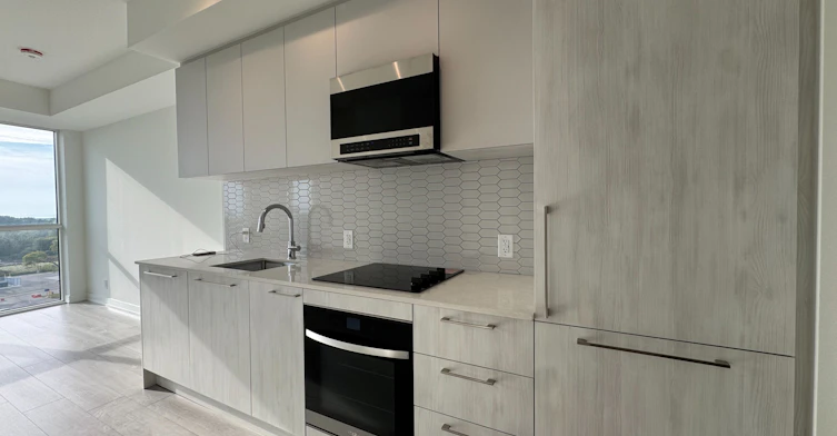 718-1381 Lakeshore Road E, Mississauga, ON, L5E 1G6 - 3