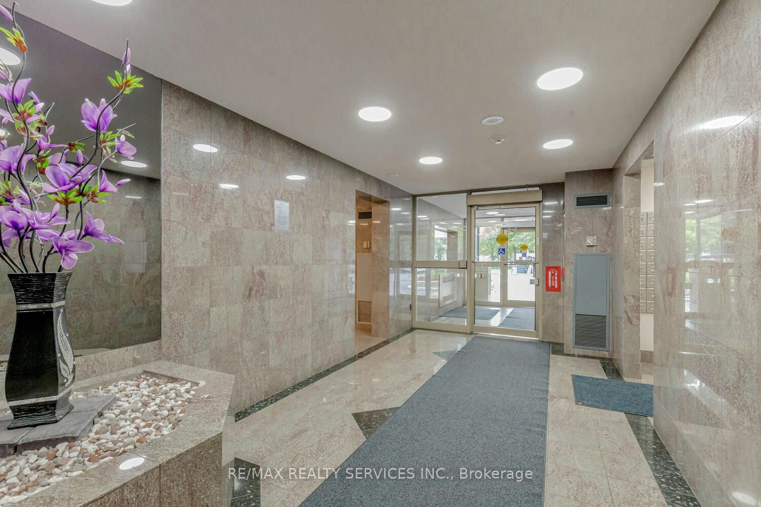 302-30 Malta Avenue, Brampton, ON, L6Y 4S5 - 3