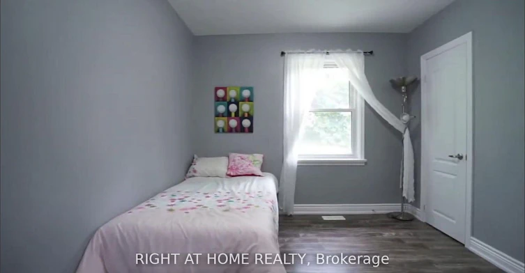 15 Elizabeth Street S, Halton Hills, ON, L7G 2R1 - 8