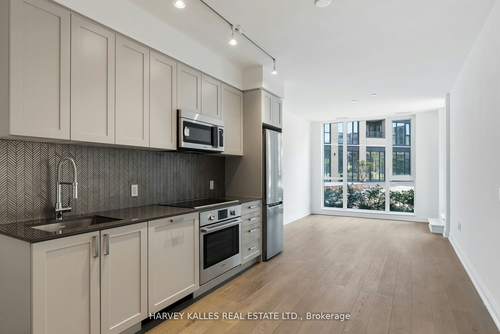 102-293 The Kingsway N/A, Toronto, ON, M9A 3A9