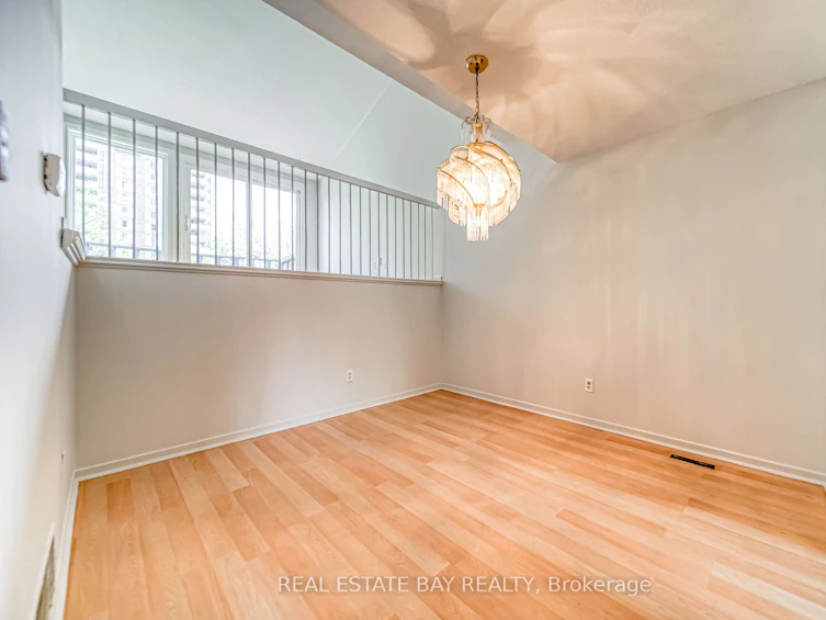 20 Moffatt Court, Toronto, ON, M9V 4E1 - 3