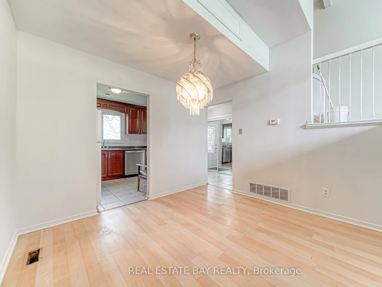 20 Moffatt Court, Toronto, ON, M9V 4E1 - 5